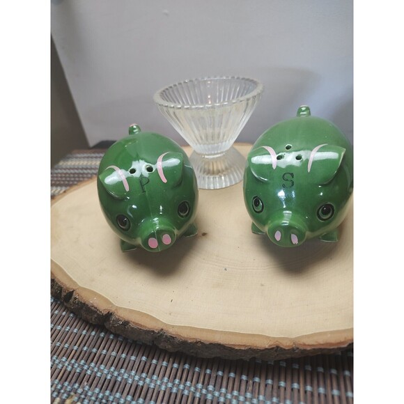VINTAGE SALT PEPPER SHAKERS JAPAN OVERSIZED GREEN PIGS - Picture 4 of 12
